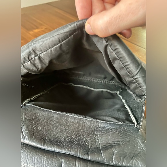 SOLD Vintage Harley Davidson Genuine Leather Bag - Picture 14 of 15